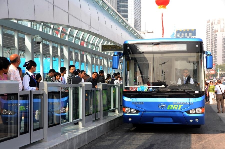 BRT成为市民公交出行首选.jpg