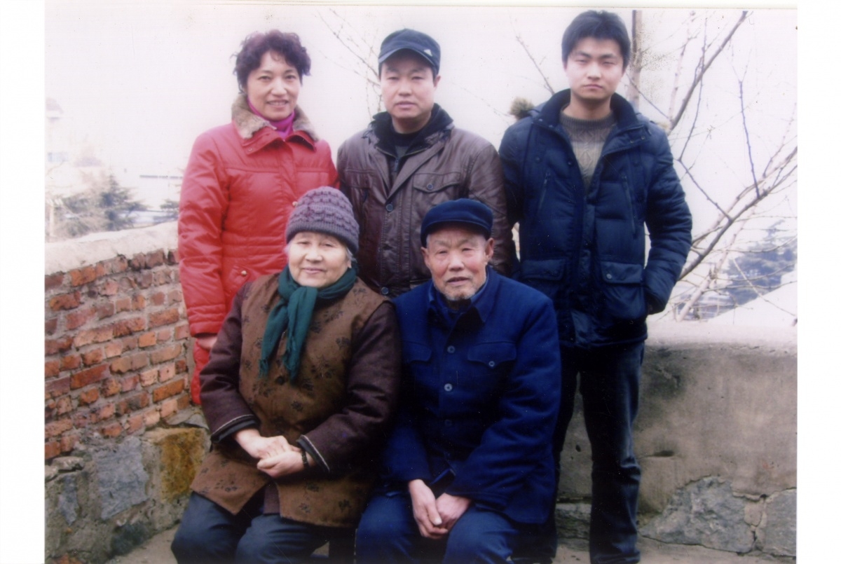 葛军全家照(1).jpg