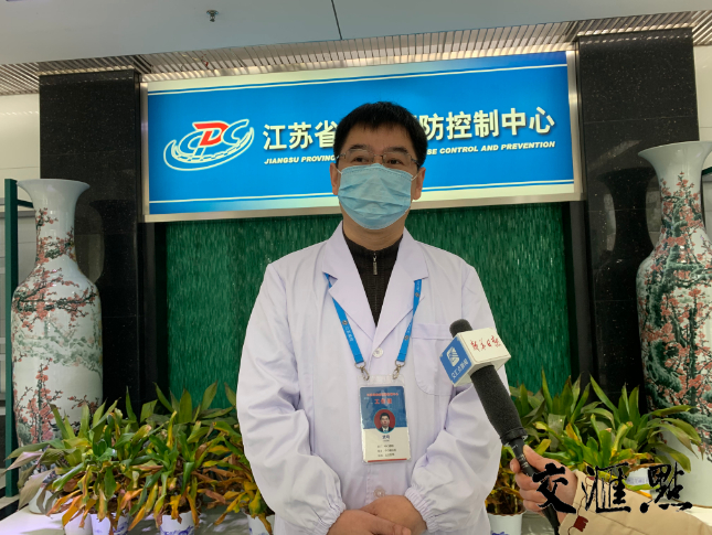 江苏省卫生健康委新型冠状病毒肺炎防治专家组（公共卫生）组长，江苏省疾病预防控制中心主任、主任医师武鸣