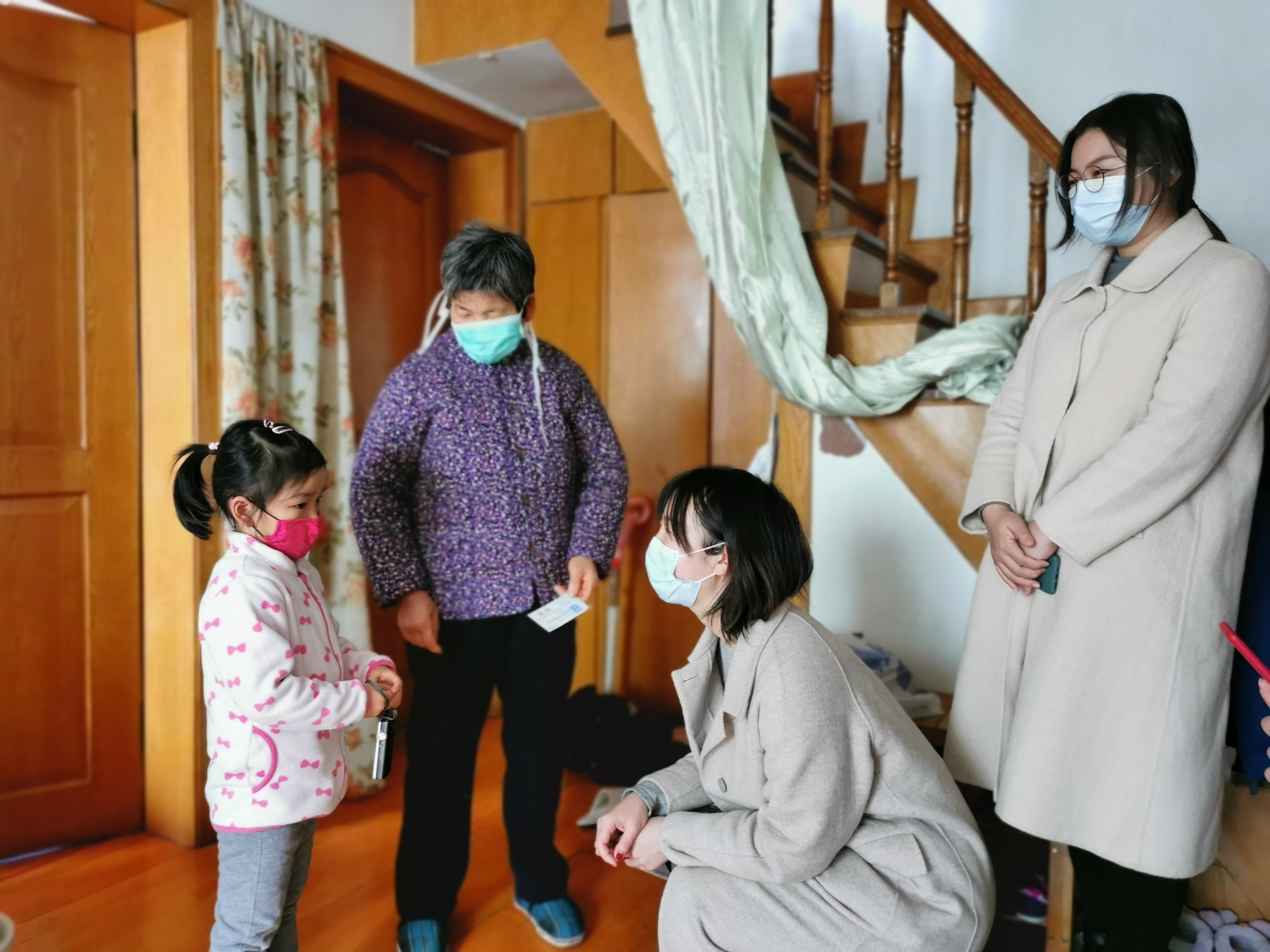 江苏志愿者提供“一对一”关爱服务
