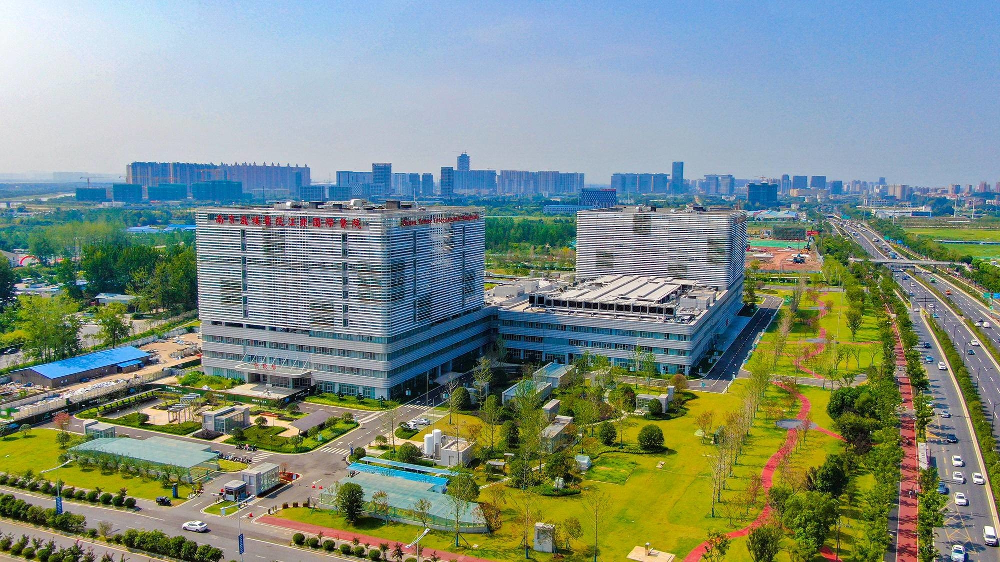 鼓楼医院江北分院。南报融媒体记者 姚强 冯芃 摄