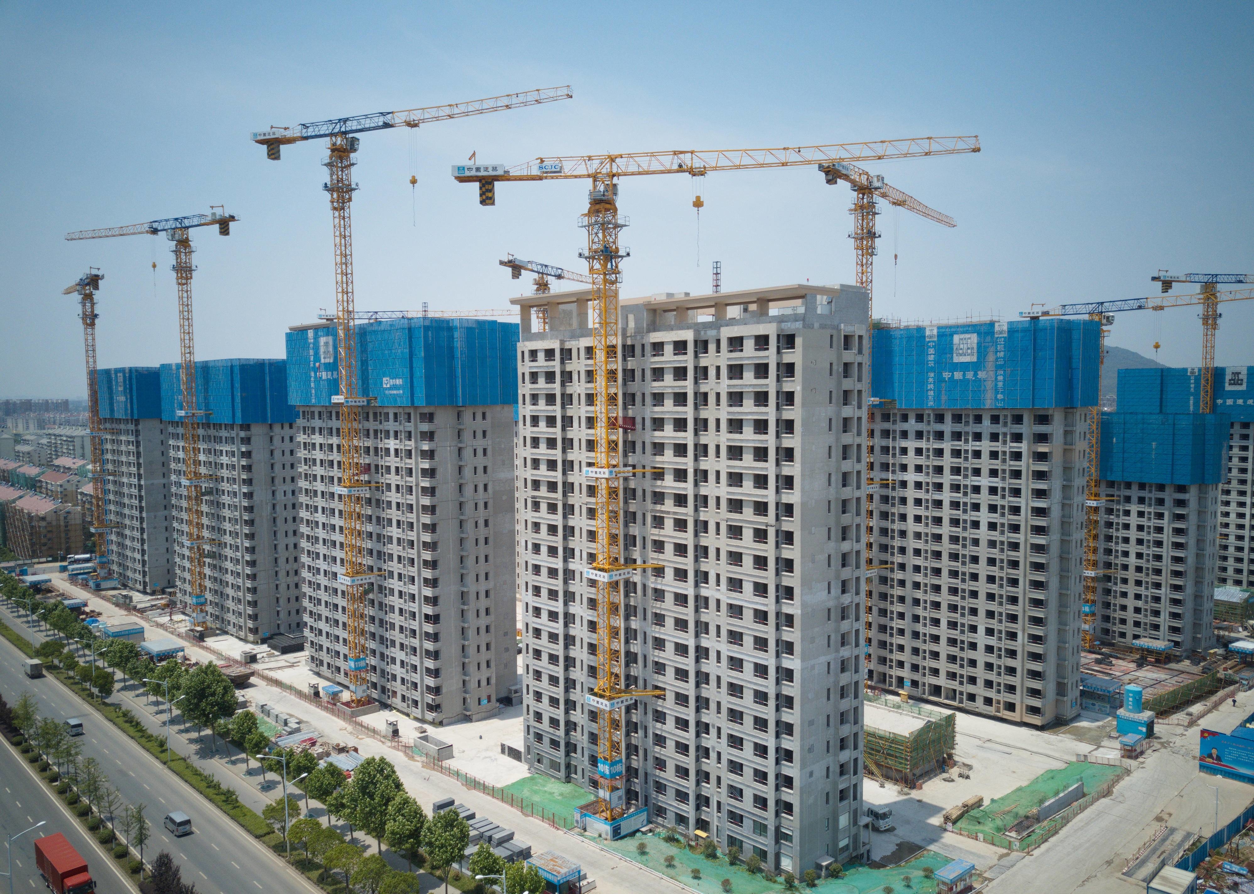 栖霞区马群街道百水保障房片区建设有序进行。目前，百水保障房一期19幢装配式建筑已有多幢封顶。通讯员 孔令昊 南报融媒体记者 徐琦 摄