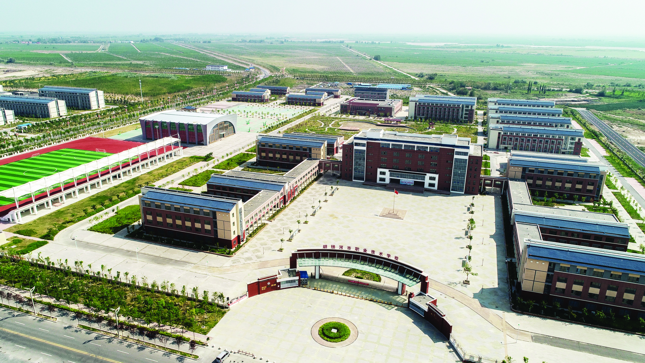 援建项目——胡杨河职业技术学校。