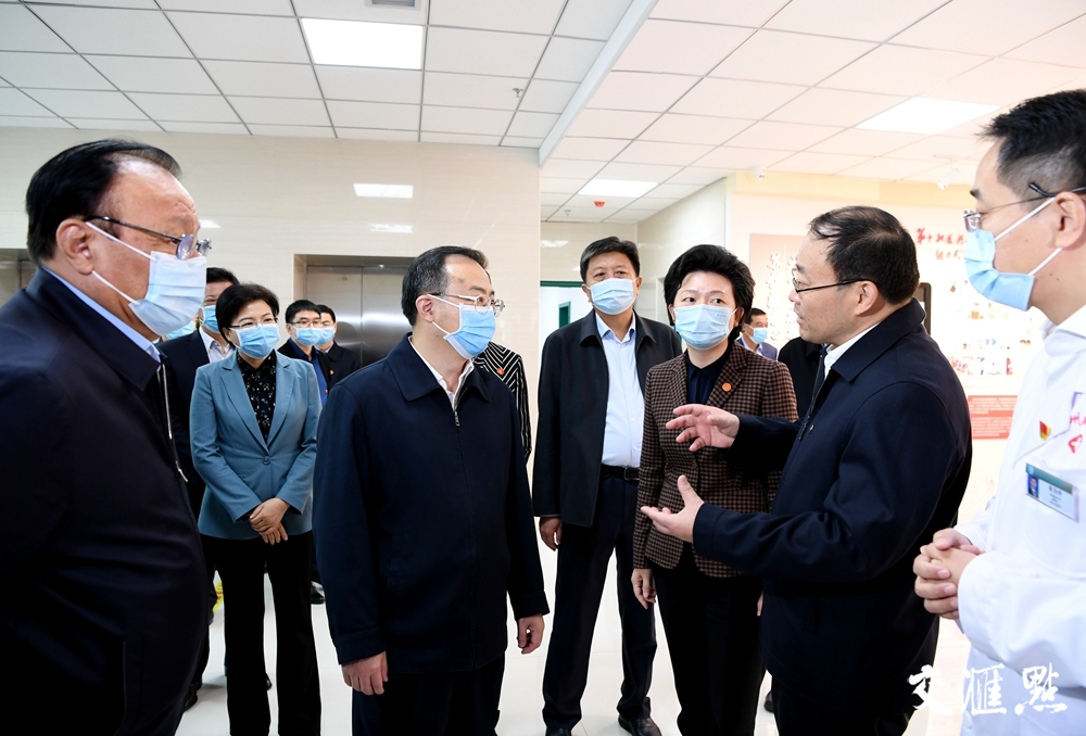 考察伊犁州临床医学研究院