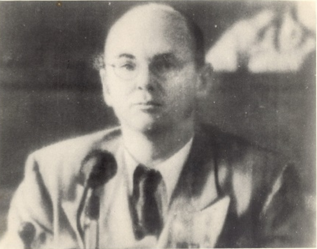 罗伯特·威尔逊1946年在东京远东国际军事法庭作证时的照片。