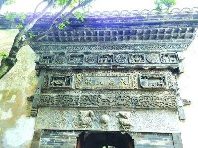 佘村潘氏住宅的砖雕。南报融媒体记者 王丽华摄