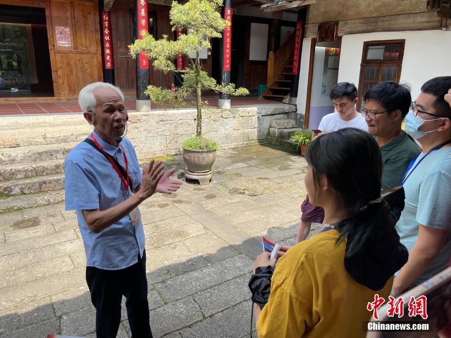 【网络媒体革命老区行】退休老教师做义务红色讲解员近二十年
