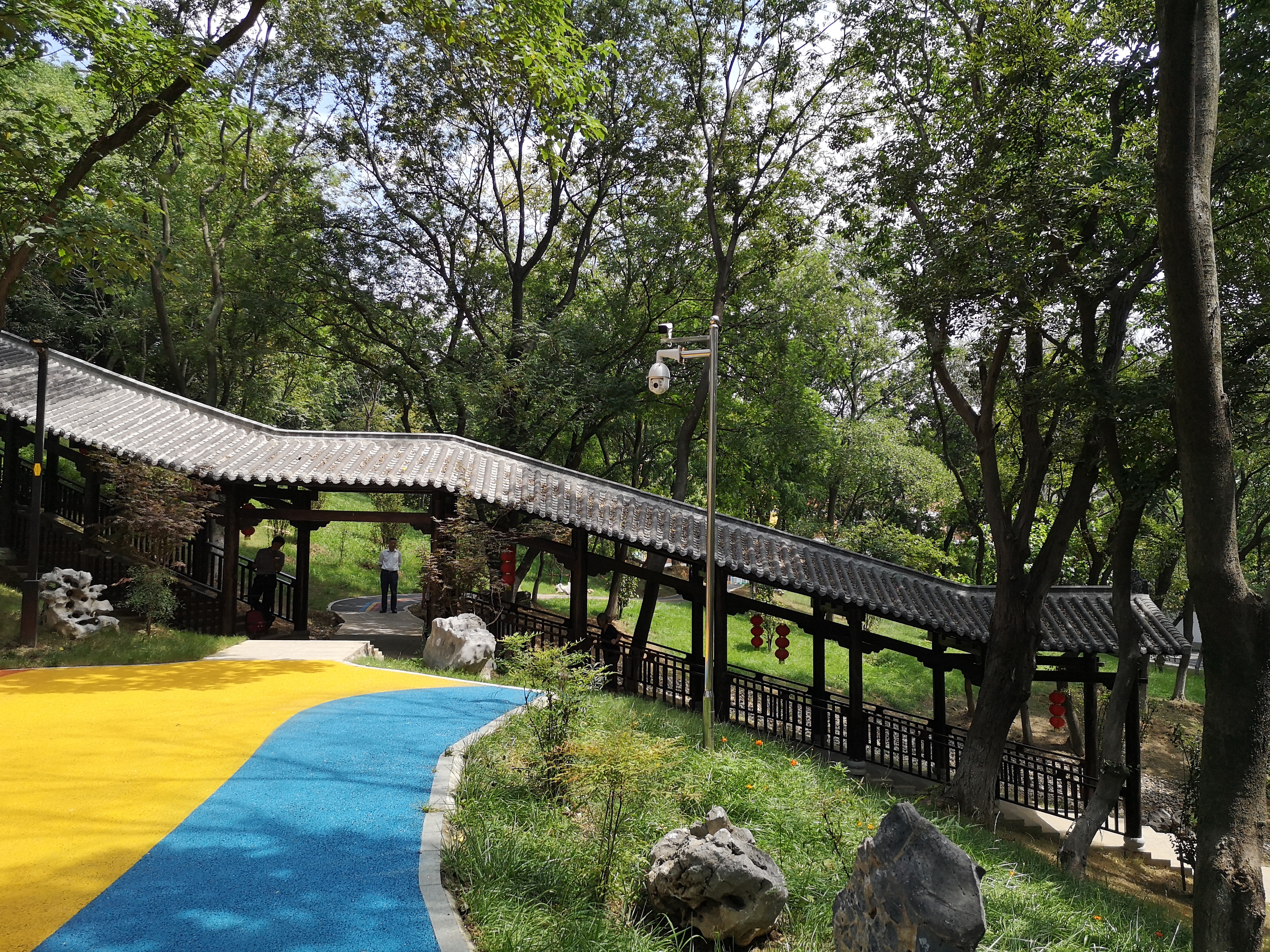 尧林仙居小区的山体公园
