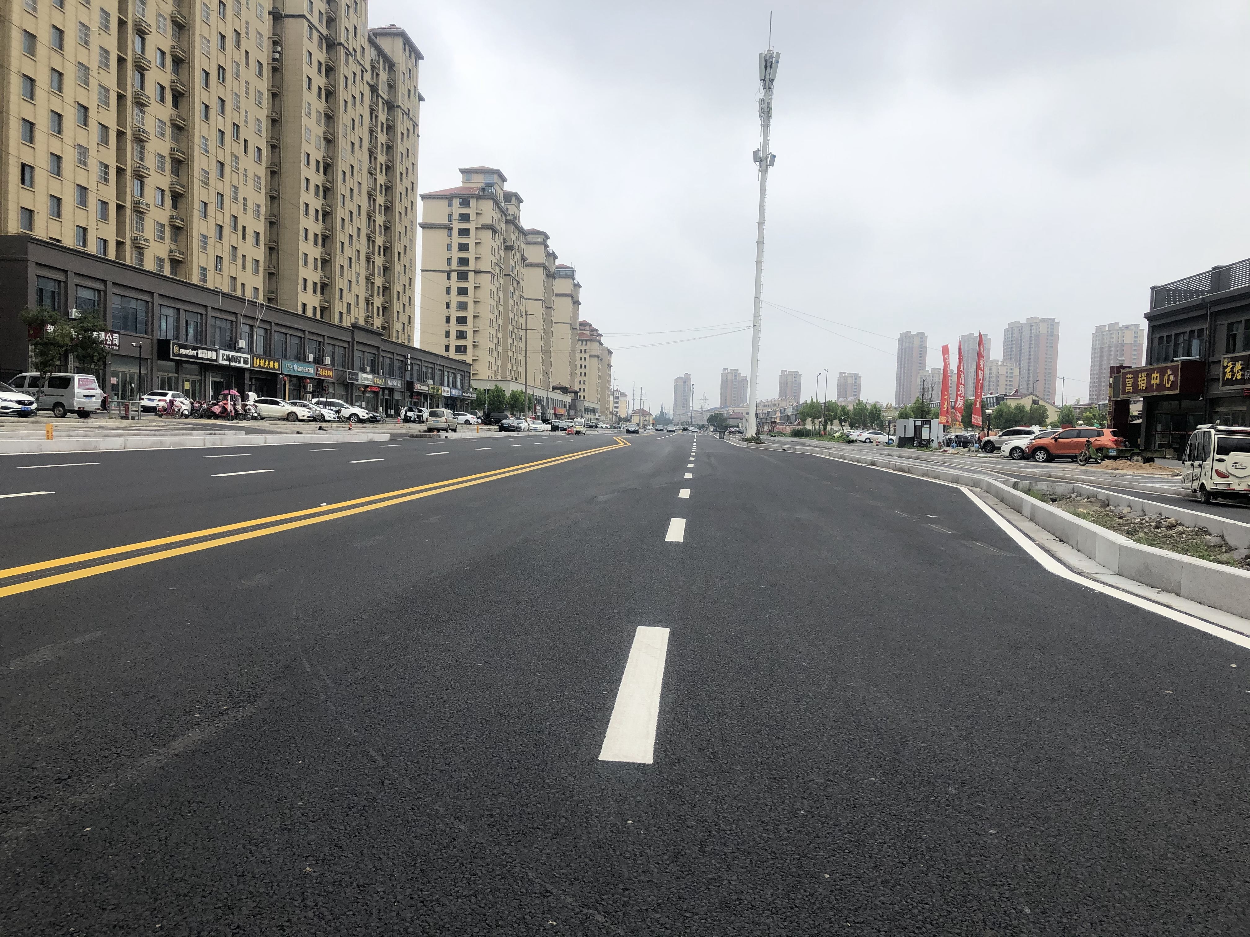 新铺设的军民路