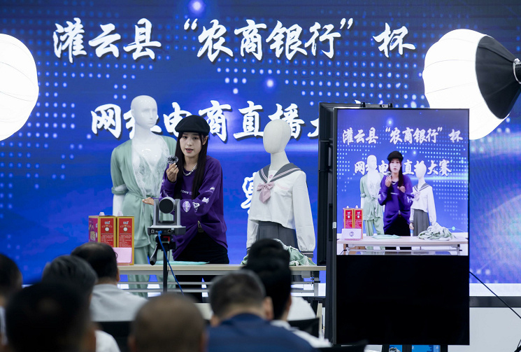 网红电商直播大赛现场 徐玉连 摄