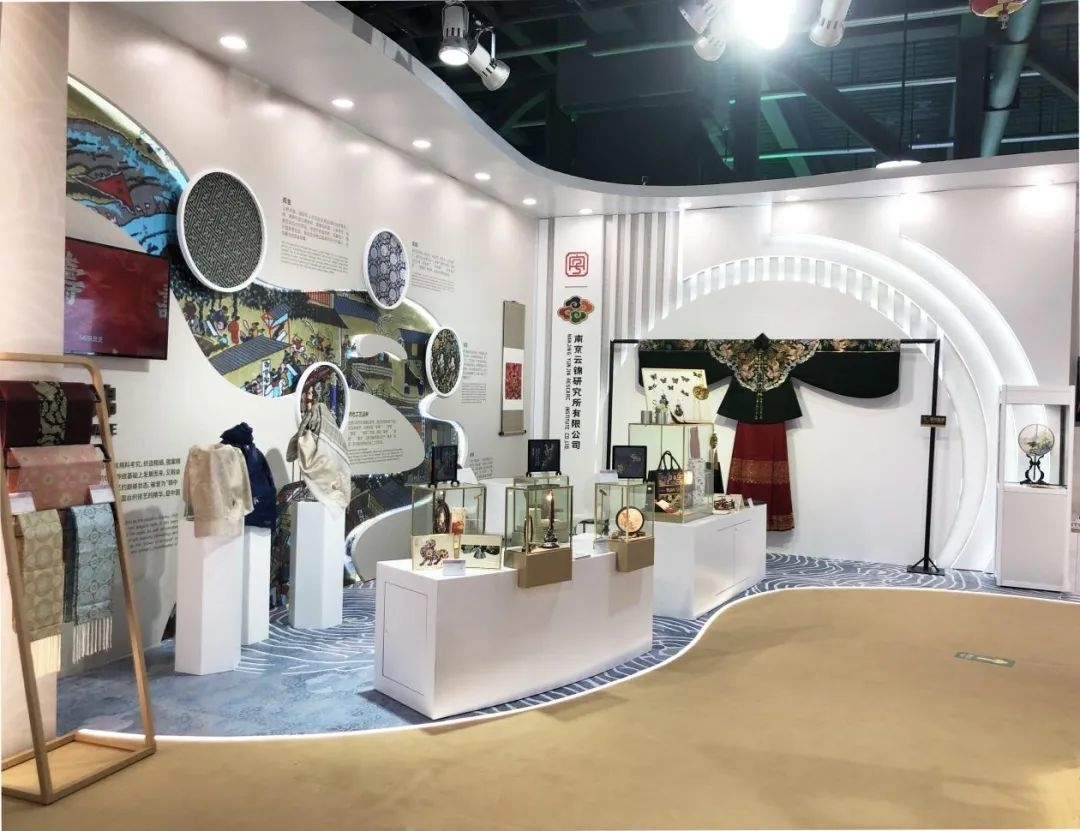 南京云锦研究所展台。受访企业供图