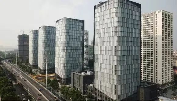 南京长江国际航运中心。下关滨江商务区管委会供图