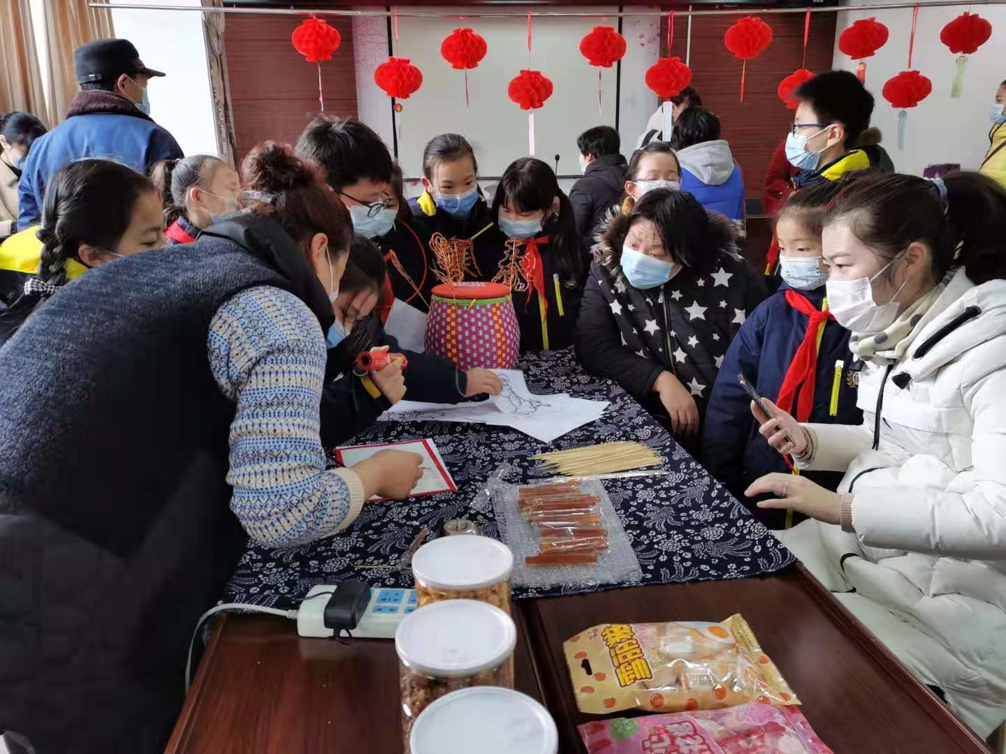 “红石榴家园”