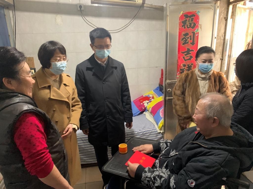 开展走访慰问活动