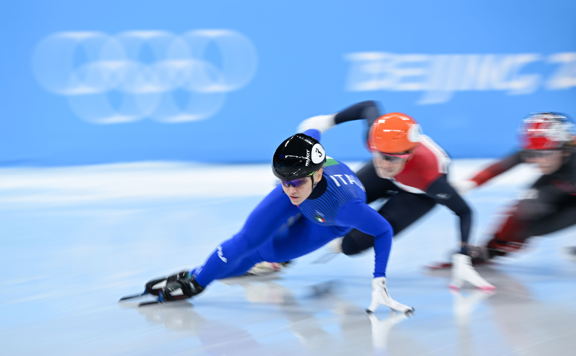 意大利选手方塔娜在短道速滑女子500米中成功卫冕
