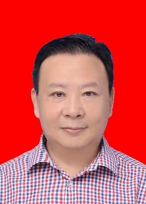 9.何明利.jpg