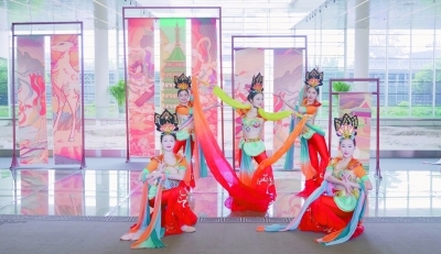 国风原创舞蹈大秀“江南意韵”。 南京日报/紫金山新闻记者 邢虹 朱彦摄