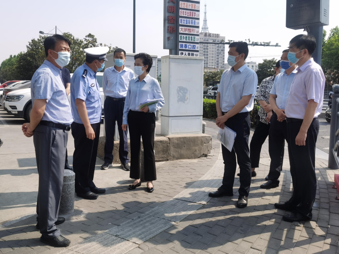 市领导赵云燕督查挂钩联系镇街、道路文明城市创建工作