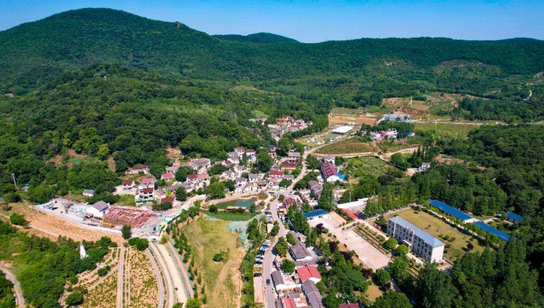 老山脚下的响堂村成为网红打卡地。南京日报/紫金山新闻记者 孙中元 摄