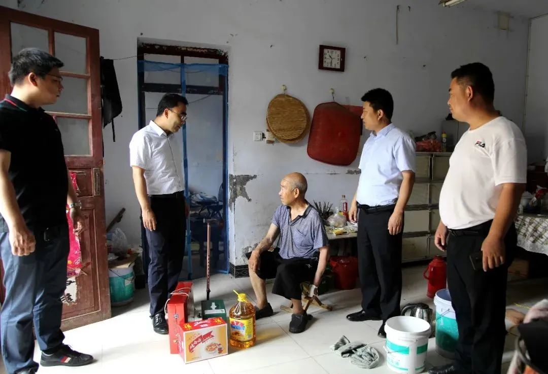 连云港水文分局走访慰问困难户.jpeg 图片