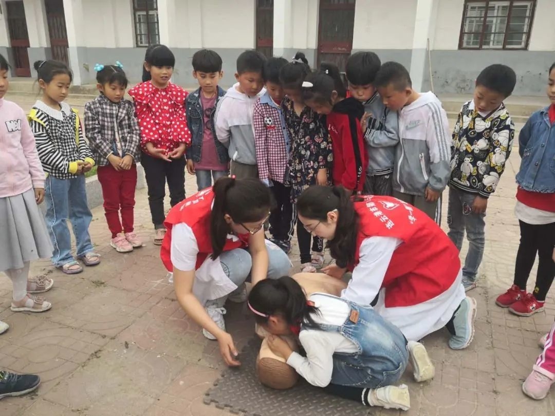 《急救知识进校园》.jpg 图片