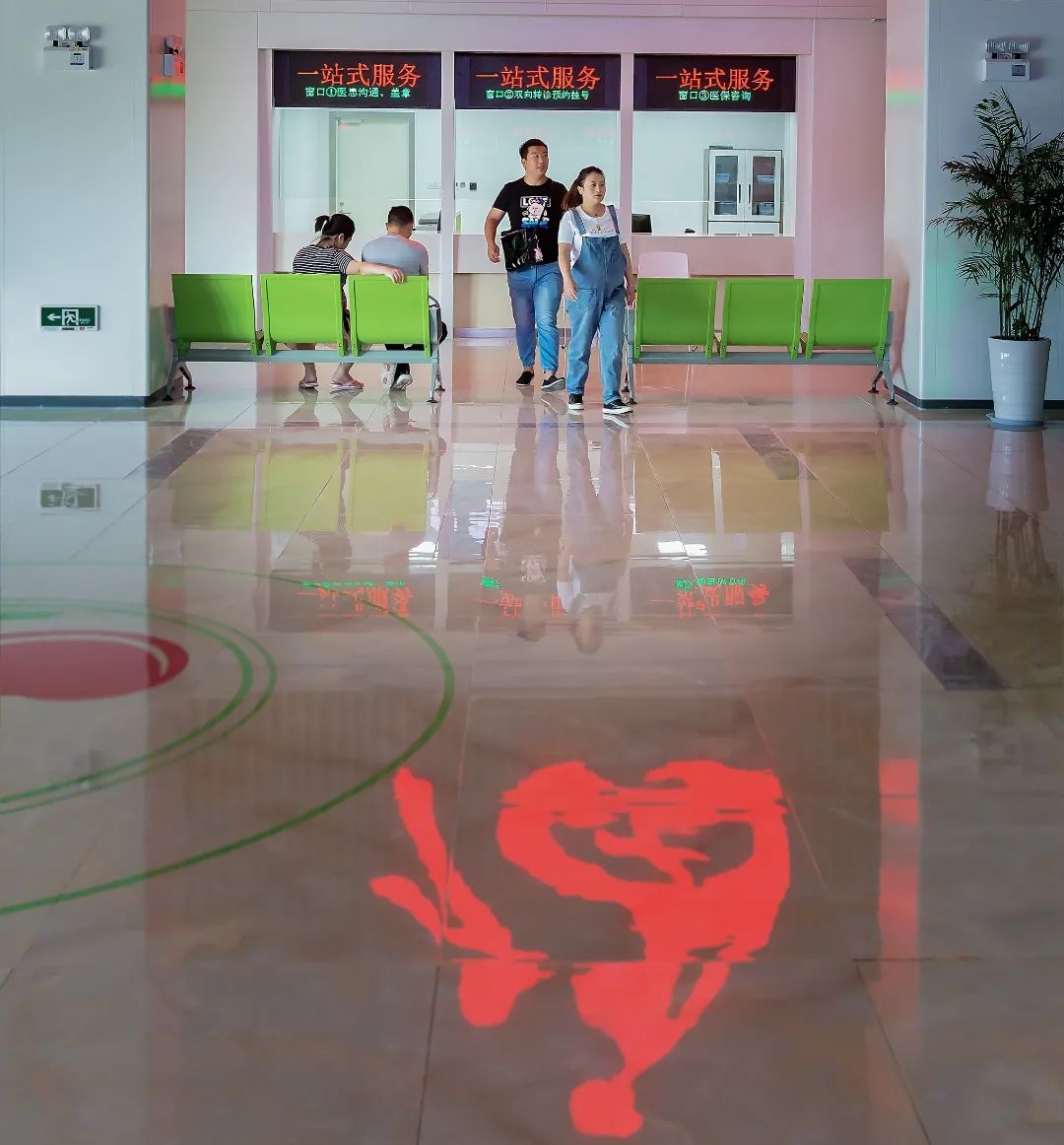 保健大厅1.jpg 图片
