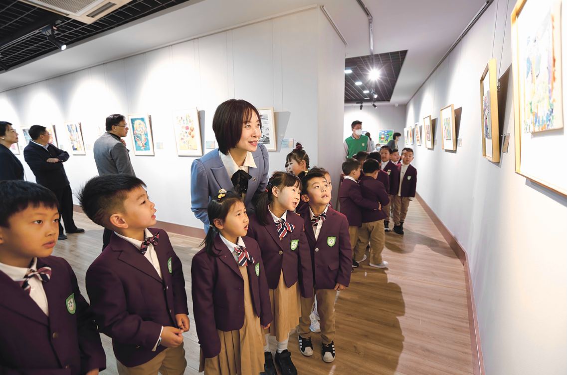文明实践·时代新风︱为“星星”点灯 共筑圆梦空间 一场特别的爱心画展